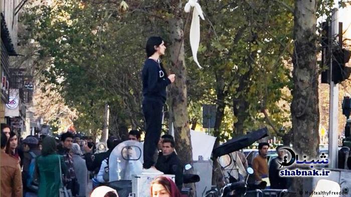 ماجرای دختران خیابان انقلاب,کشف حجاب دختران انقلاب