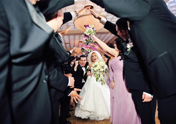 ورود از میان ساقدوش ها ورود از میان ساقدوش ها